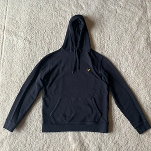 L&S Hoodie - Inköpt för 2 års sedan, använd fåtal gånger, skick 7/10, storlek S. Normal passform. Säljer pga att jag inte använder.