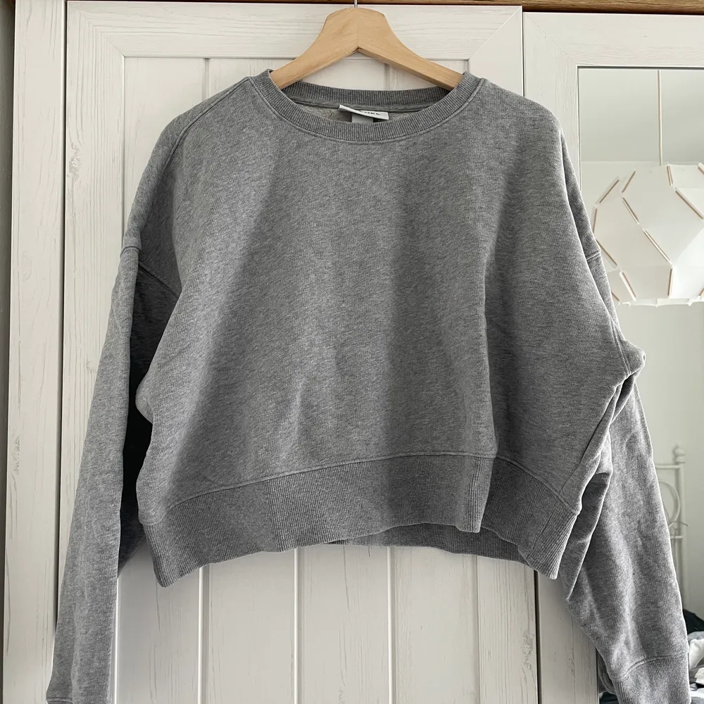 cropped sweatshirt in grey from Monki.. Hoodies.
