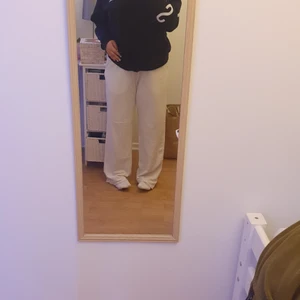 Linnebyxor - Säljer mina linnebyxor som jag knappt andvänt, dom är igrån ADA fashion sweden, dom är jätte fina och är som nya tyvär e de ett hål på dom längst ner vid benet men de syns knappt skriv om du är intresserad ❤️❤️