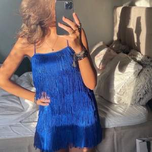 Säljer denna underbara blåa klänningen med fransar från Zara. 💙💙💙💙 frakt 66kr 