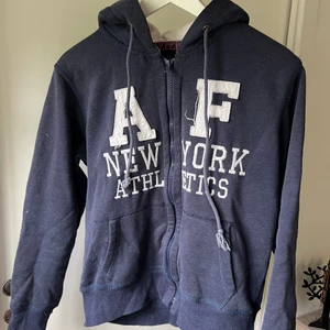 Abercrombie And Fitch  - Abercrombie And Fitch tröja.  Snygg tröja i fint skick.  