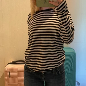 randig tröja - från monki, aldrig använd 💕 frakt 42kr 