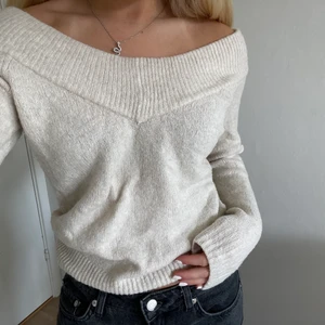 Stickad tröja  - Stickad tröja från h&m, köparen står för frakten på 66kr🤍