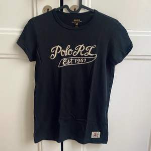 Så snygg t-shirt från Polo Ralph Lauren i strl XS💕