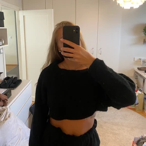 Croppad stickad tröja - Superskön och sticks inte!! 🖤