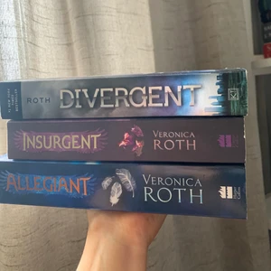 Divergent serien - Alla tre böcker i divergent serien. Alla böcker är på engelska och är i bra skick