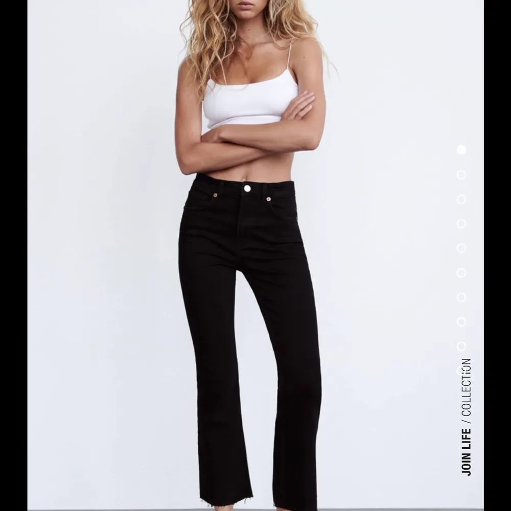 Säljer dessa jeans från Zara, knappt använda bra skick!. Jeans & Byxor.