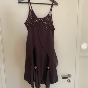 Drömig klänning  - För stor för mig, fint skick, nattlinne material (polyester aktigt, ingen lapp) Uppskatar storlek 38/M.