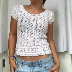 Virkad topp - Sååå söt virkad topp!! Jättebra skick, storlek S❤️ Använder ej funktionen, frakt 45kr. Har lagt upp massa nytt!!