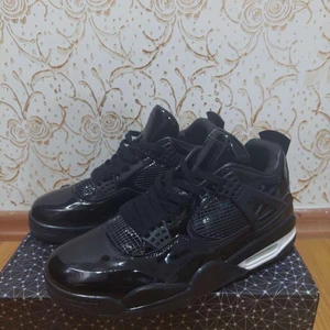 Jordan 4 - Storlek 44 Oanvända Box medföljer  Pris kan diskuteras vid snabb affär