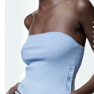 Tubtopp  - JätteSNYGG tubtopp från Zara, hann inte att skicka tillbaka och inte kommit tillanvändning, då den är för stor❤️ Köpare står för frakt❤️❤️