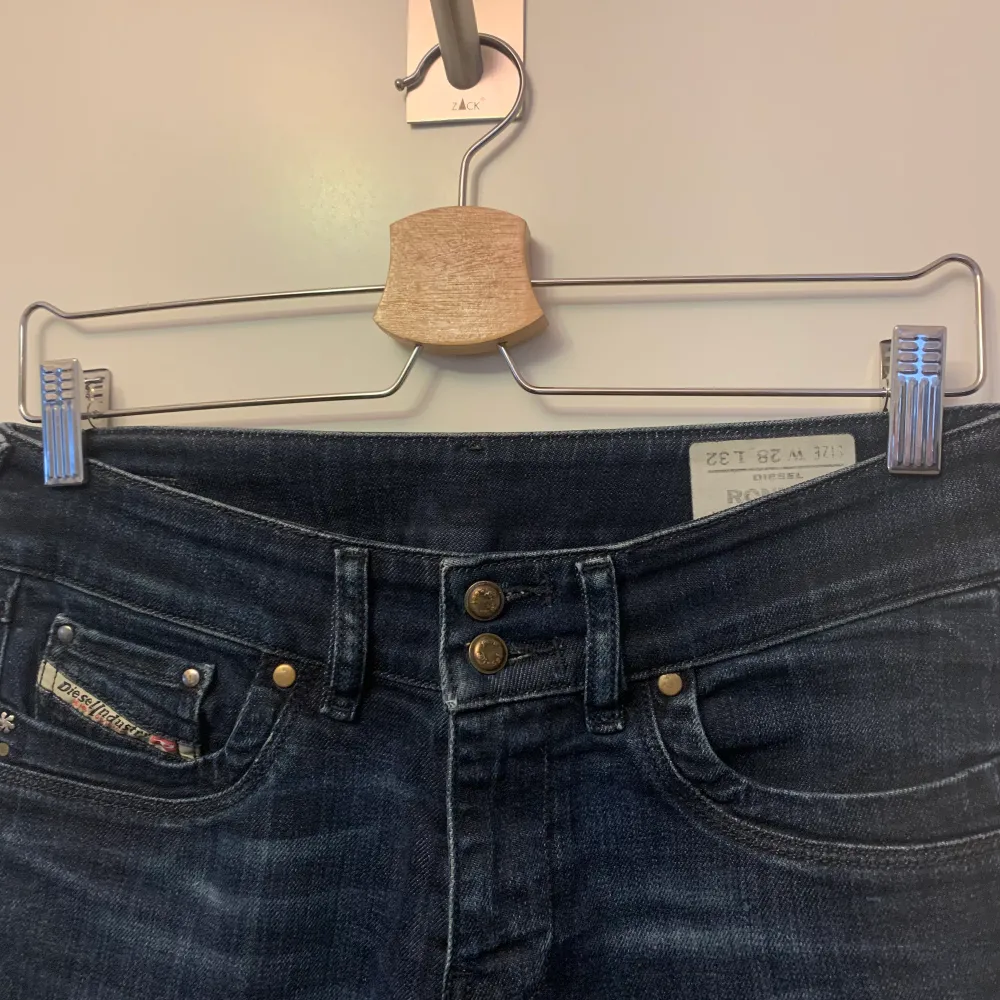 Low waisted jeans från diesel som tyvärr blivit för små. Jeans & Byxor.
