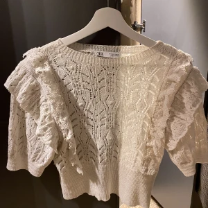 Virkad volang topp - Säljer denna volang topp ifrån zara! 150 + frakt