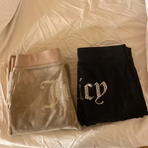 Juciy byxor  - Säljer mina två Juciy byxor för att dom inte kommer till nån användning längre. Ett par kostar 600kr. Skriv för fler frågor osv.💕