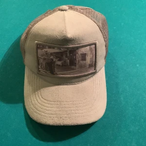 Emilo pendenza - Använd 1 gång. I bra skick. Köpte den men kan inte lämna tillbaka så snälla köp den inte scam svär. 