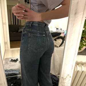 Jeans från HM - Jeans från H&M. Superbekväma. Jag är 170cm lång. 