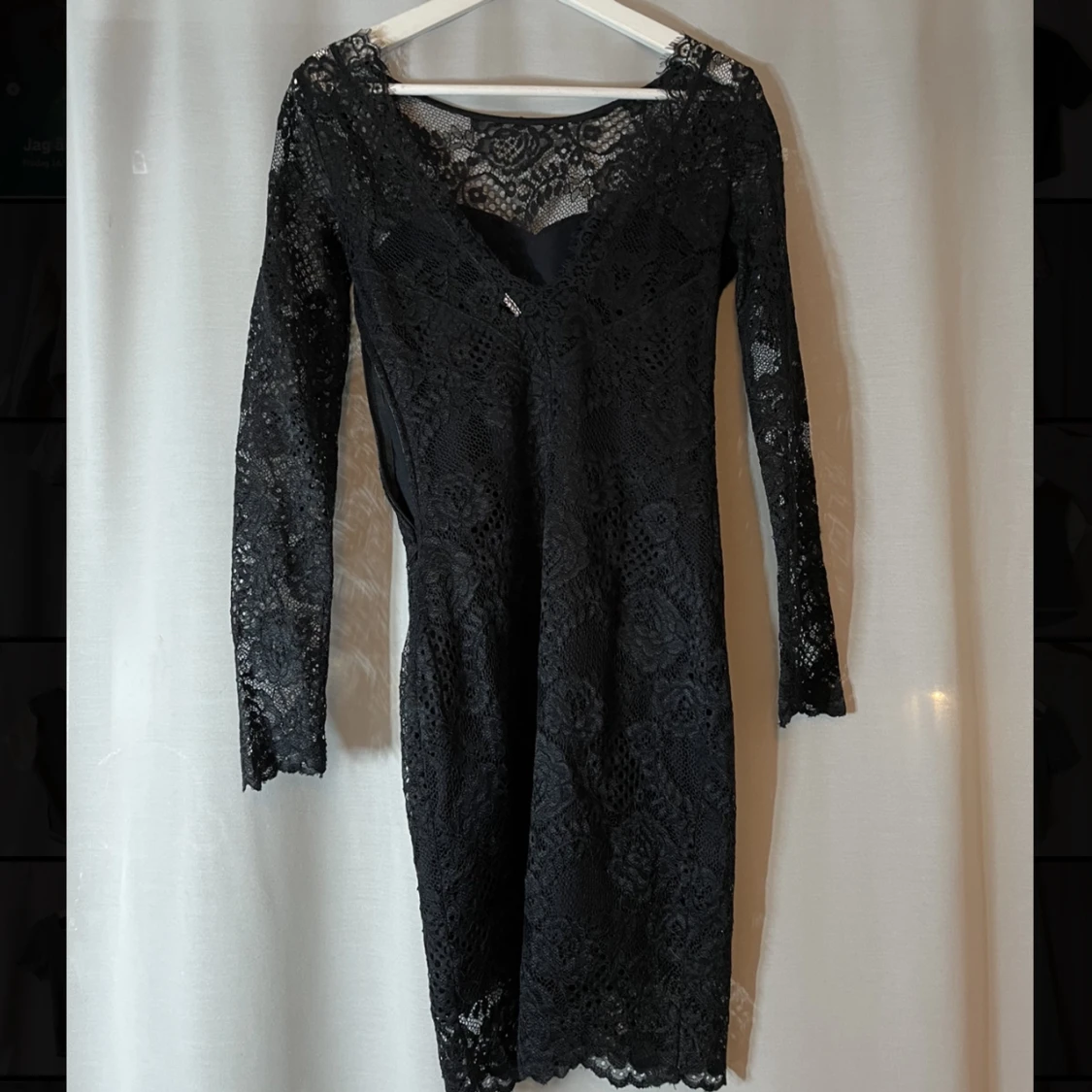 Svart klänning med spets - 90