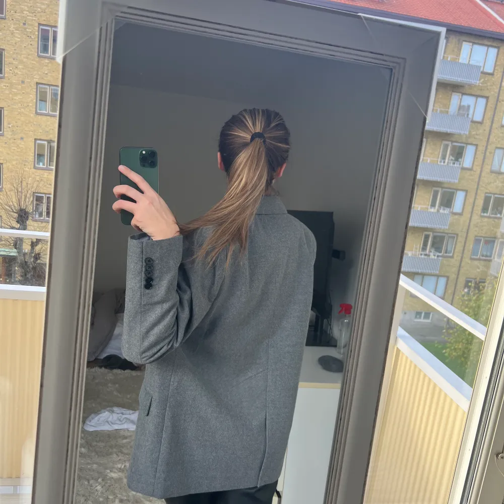 Säljer nu denna fina flanellskjorta från nakd, använd 1 gång. Den är lite oversized i modellen och i nyskick🤍. Kostymer.