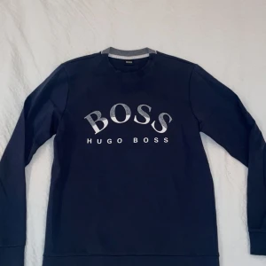 Hugo Boss tröja storlek M - Här säljer jag en Hugo boss tröja som jag använde 3 gånger storleken M