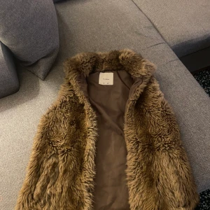 Pälsväst (oäkta päls)  - I mycket gott skick