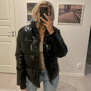 Nelly - 36/38 , nypris 1000kr I väldigt bra skick, knappast använd 