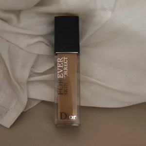 Dior fundation - Har använt den men inte mycket frakt kostar 13kr färgen är 3N natural