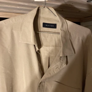 Sand skjorta - Skjorta från Sand. Långärmad i relativt bra skick.