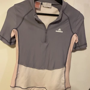 Träningstop från adidas x Stella McCartney  - Jätte fin men aldrig användendast provad då den inte är min stil och jag fick den i present. Pris kan diskuteras💕
