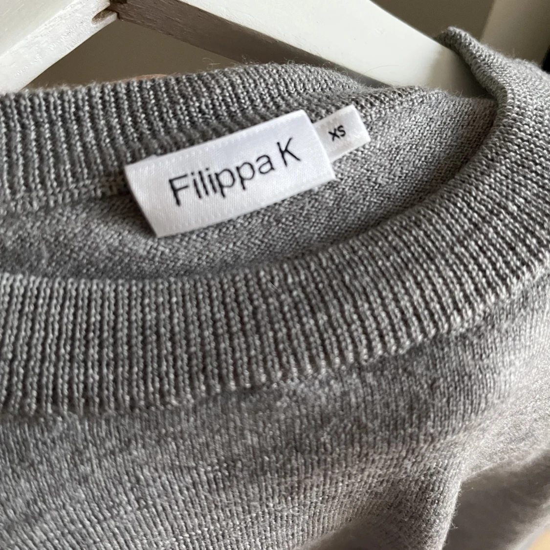 Grå tunn stickad tröja från Filippa k - 90