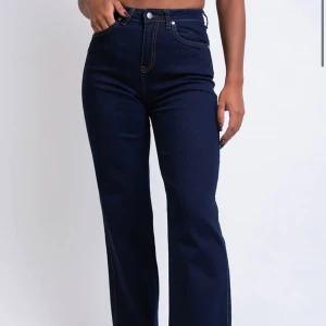 Jeans  - Mörk blåa oanvända jeans 