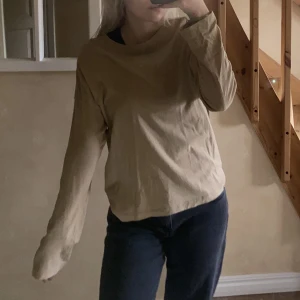Beige tröja - Beige tröja från Gina Tricot. Använd fåtal gånger. 
