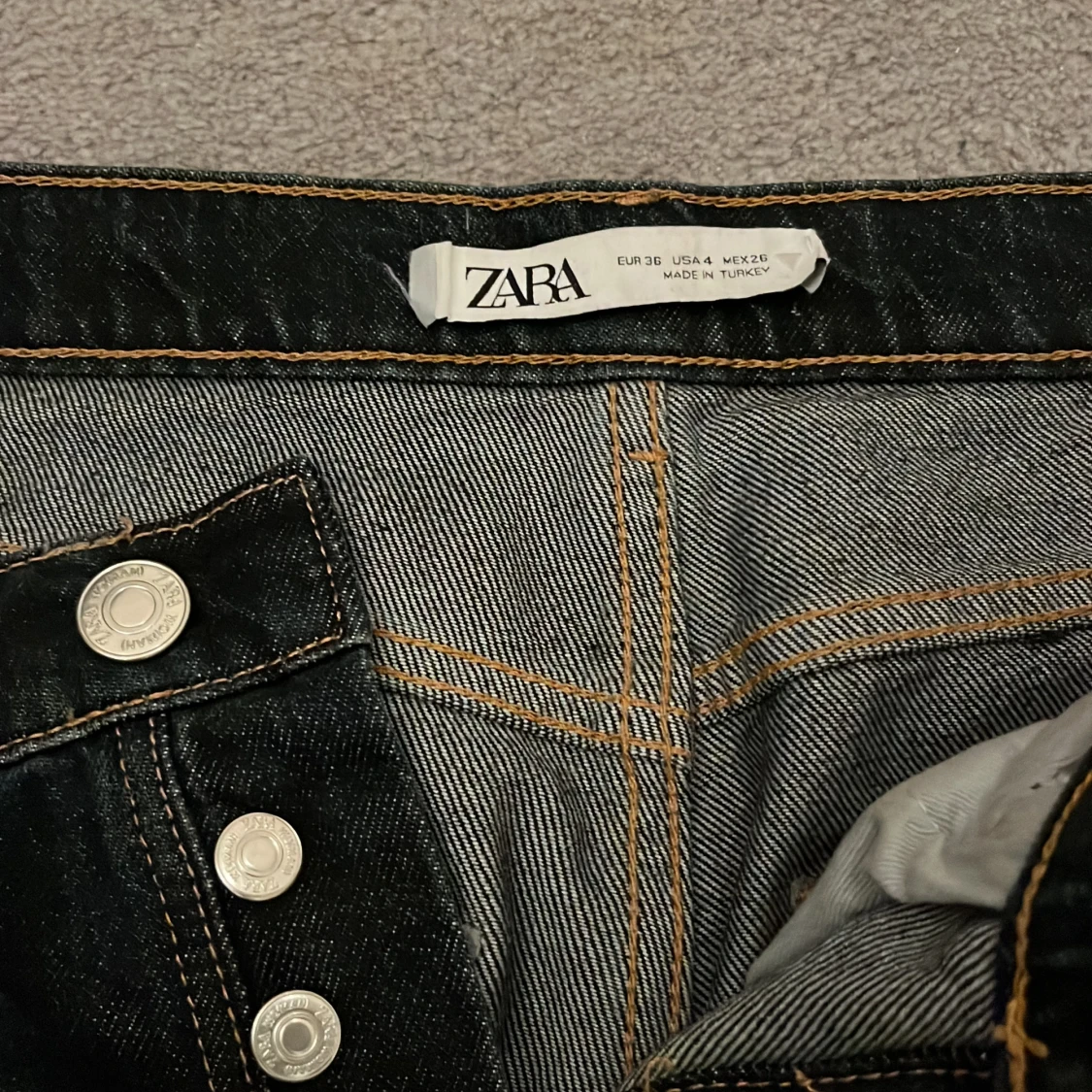 Mörkblåa jeans lowwaist  - 91