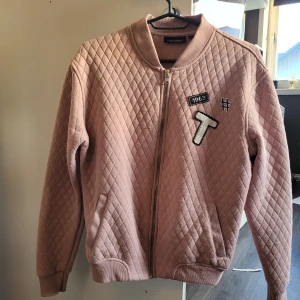 Jacka - Oanvänd, enbart testad