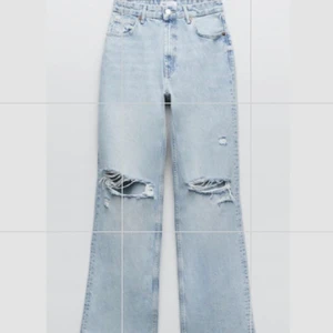 Håliga jeans från zara💗 - Hej! Säljer mina håliga blåa jeans från zara. Det är i ny sick och har använts typ 3-4 gånger. Nypris på byxorna är 359kr (köpta på zara i Stockholm). Kontakta gärna vid fler frågor eller funderingar💗