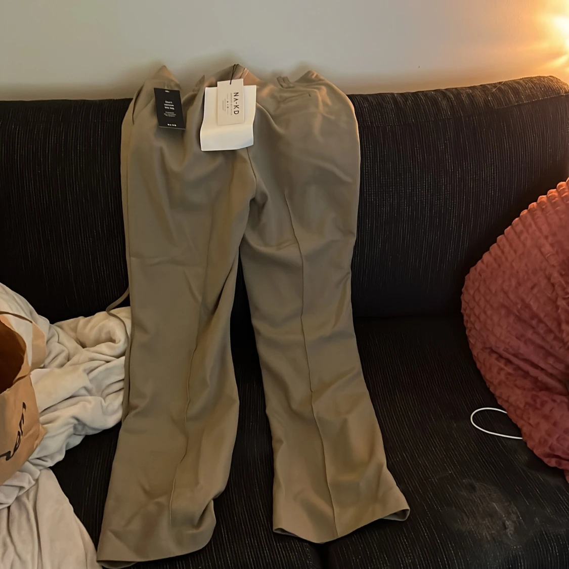 NA-KD byxor oannvända - 90