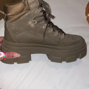 Sneaker - En gång använt före smålla för mig