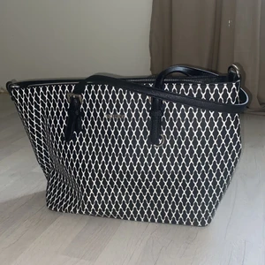 Vabene väska  - Bra skick inget fel på oanvänd. ( kontakta mig om du är intresserad) Skammar inte folk❤️❤️ 