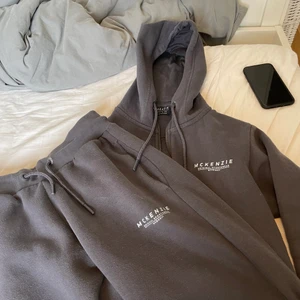Mckenzie tracksuit strl s - Jätte fin tracksuit i bra skick i storlek s köpt för 800 säljs för 600 (pris går att diskutera)