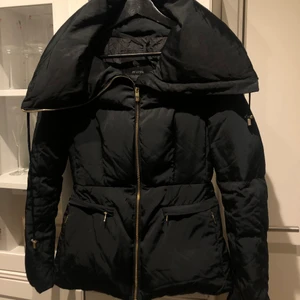 Jacka - Svart jacka från Zara, strl XS