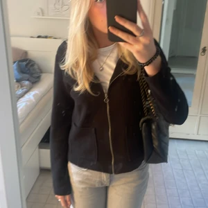 Kofta - Snygg kofta med dragkedja