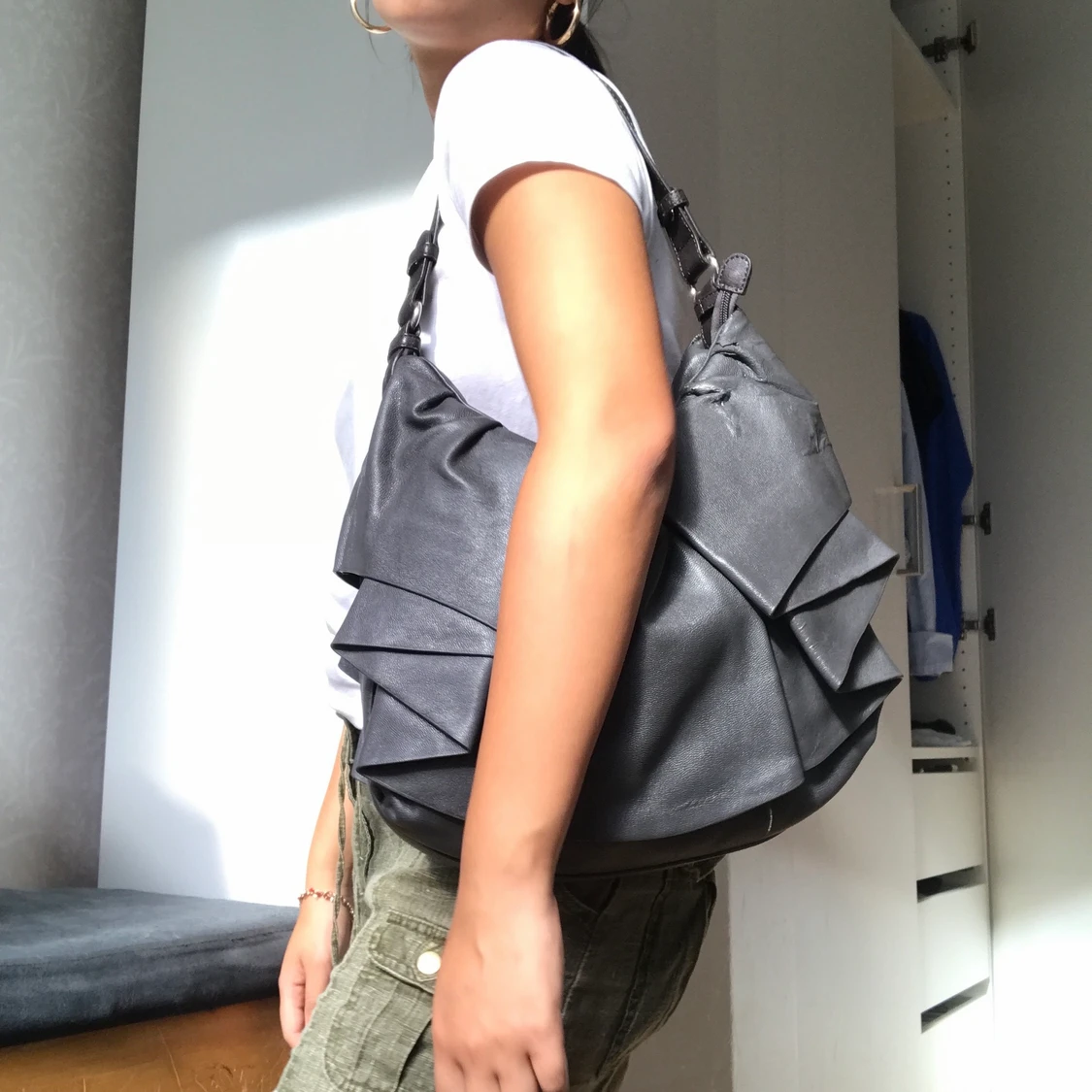 jättesö grå väska  - 90