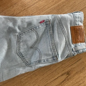 Levis high loose 25 - Fint skick