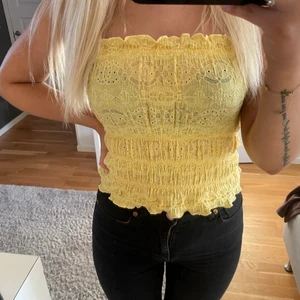 Topp  - Söt topp från GinaTricot i storlek xs aldrig använd 