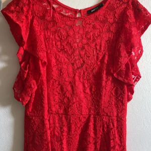 Röd gullig tröja aldrig använd stl 40, 100 kr - Helt ny blus aldrig använd. Stl 40 säljer för 100 kr