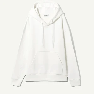 Vit hoodie Weekday  - Vit hoodie från weekday, fint skick använd fåtal gånger. Storlek xs men stor i storleken. Nypris 350kr mitt pris 150kr😇
