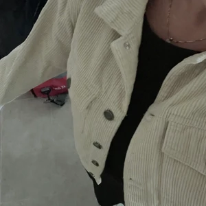 Manchester jacka  - Säljer en jacka jag köpt second hand. Jag har aldrig använt den. Nyskick.