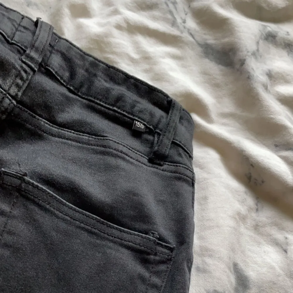 Svarta jeans i storlek xs från lager 157 i ett använt skick.. Jeans & Byxor.