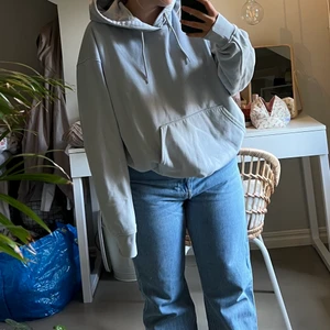 Blå hoodie - Ljusblå hoodie från weekday i storlek s- den är oversized!💞 