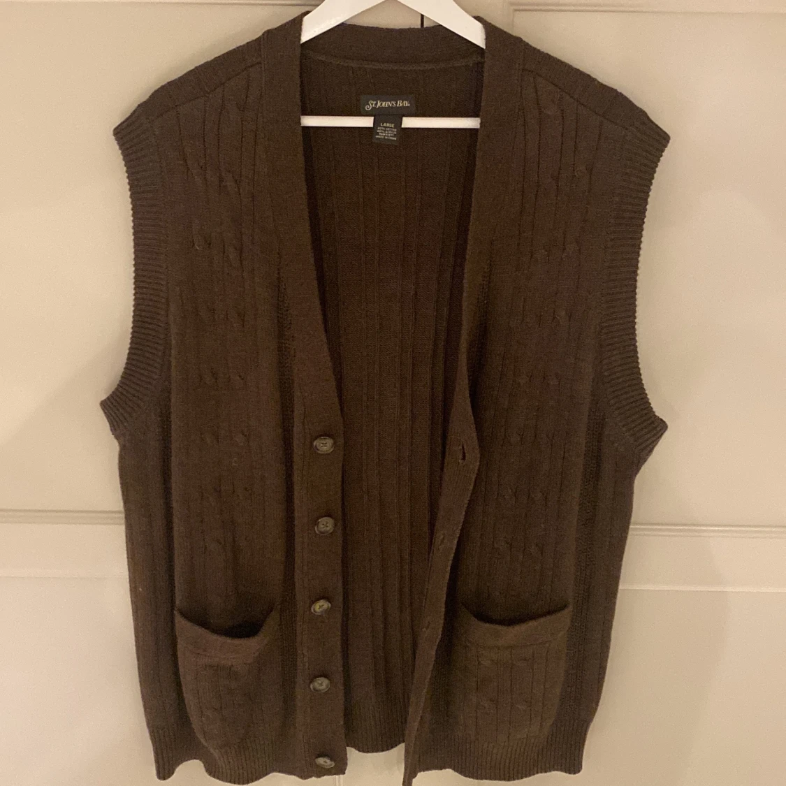 Brun stickad väst - 91