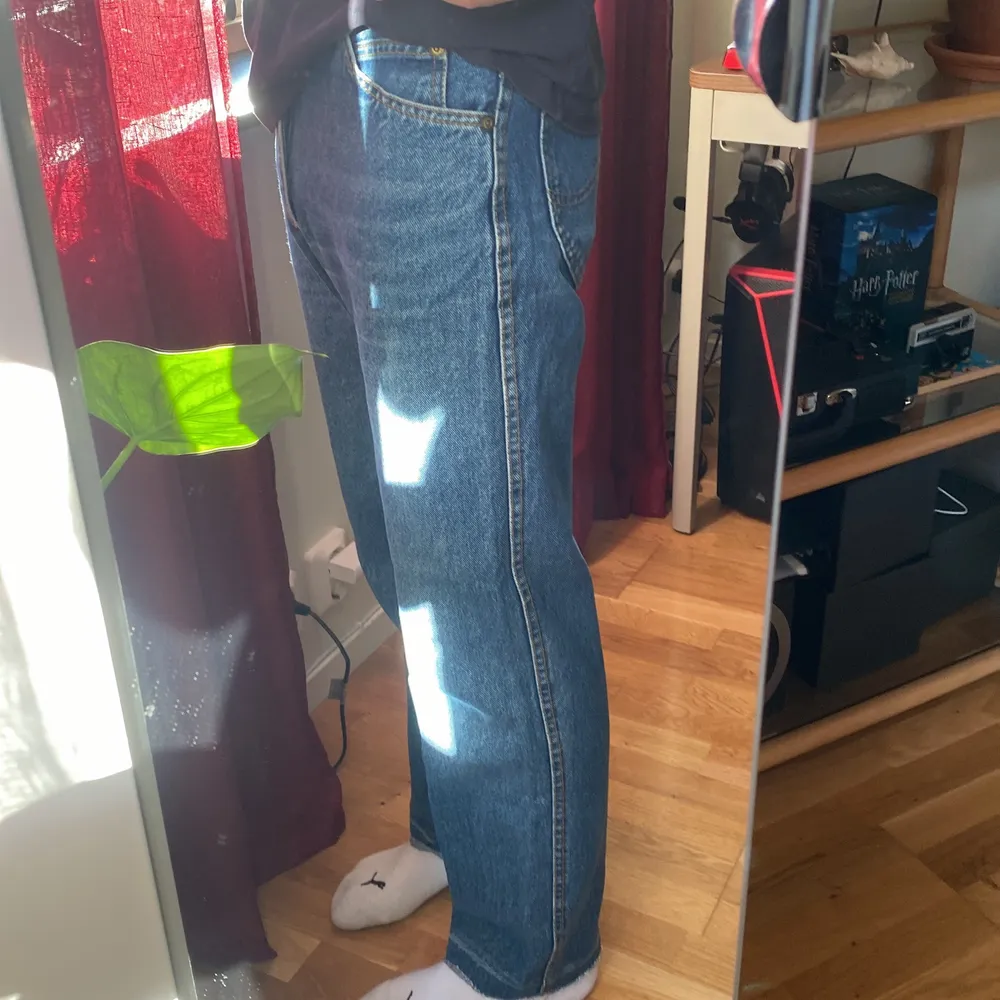 skitsnygga jeans från lee som tyvärr blivit för små för mig :( man ser inte storleken men skulle säga 28/30 ungefär! kan skicka mått :)). Jeans & Byxor.